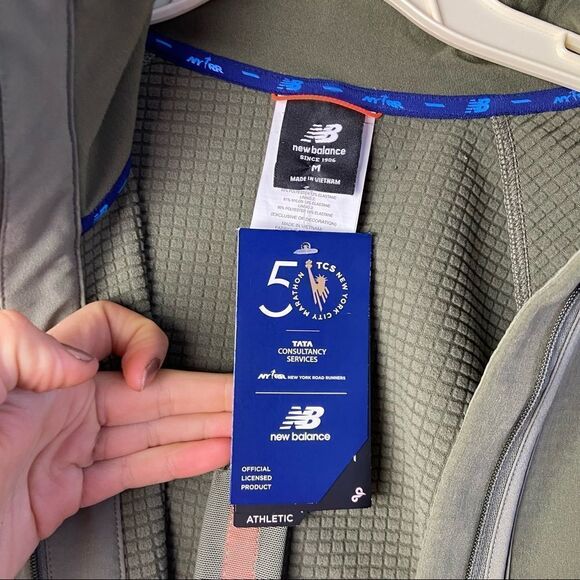 RARE Women's 2021 -  50th NYC Marathon Finishers Jacket - Picture 7 of 15